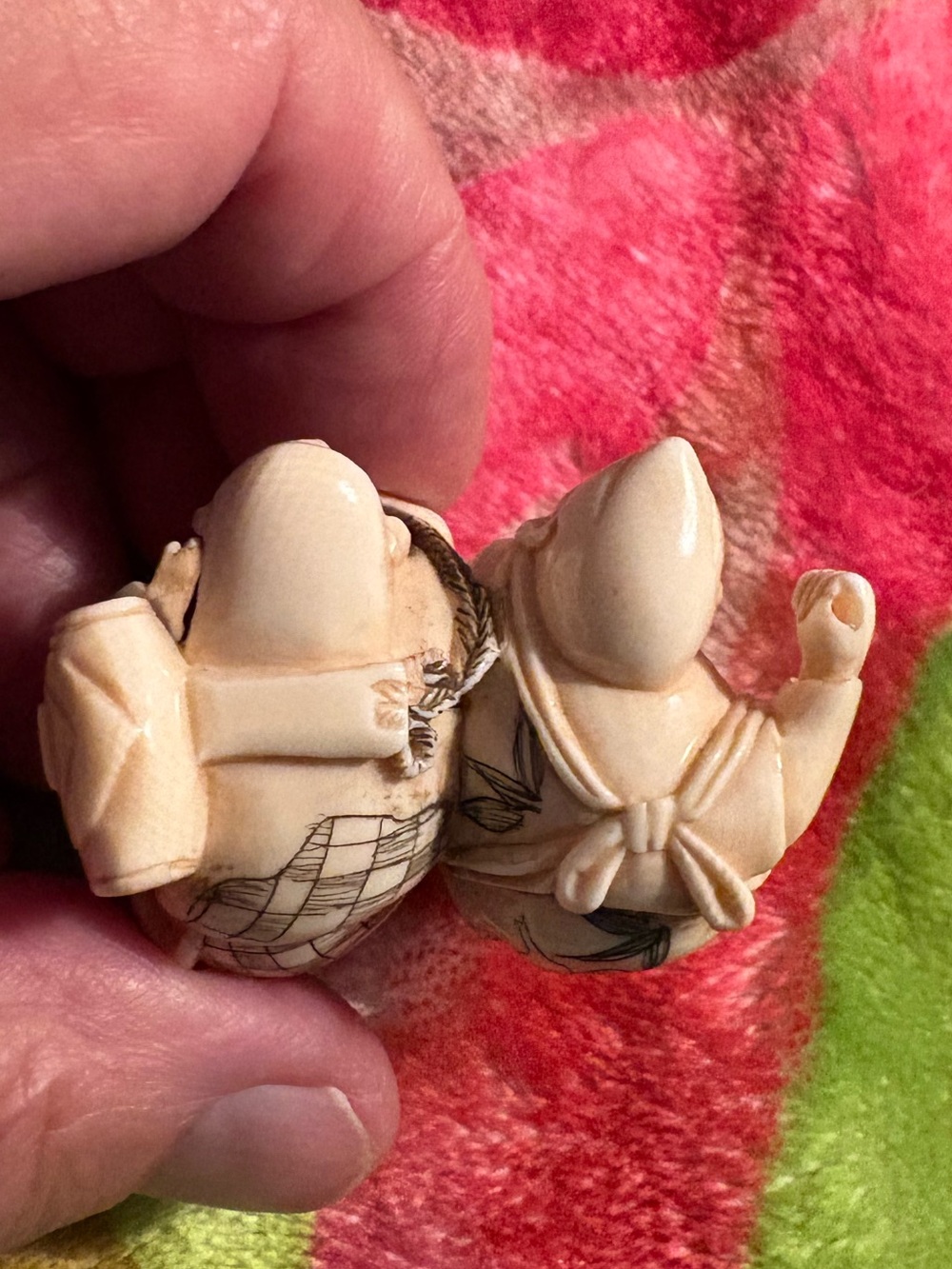 Vintage ivory or bone Fishermen Figurine - Decorative Home Accent - Picture 5 of 11